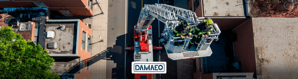 escadas hidráulicas e plataformas aéreas para caminhões de bombeiros