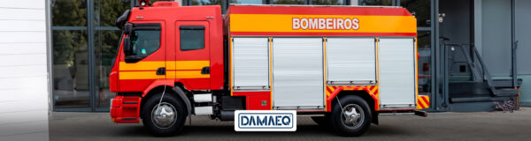 caminhão de bombeiro com tanque multiaplicação